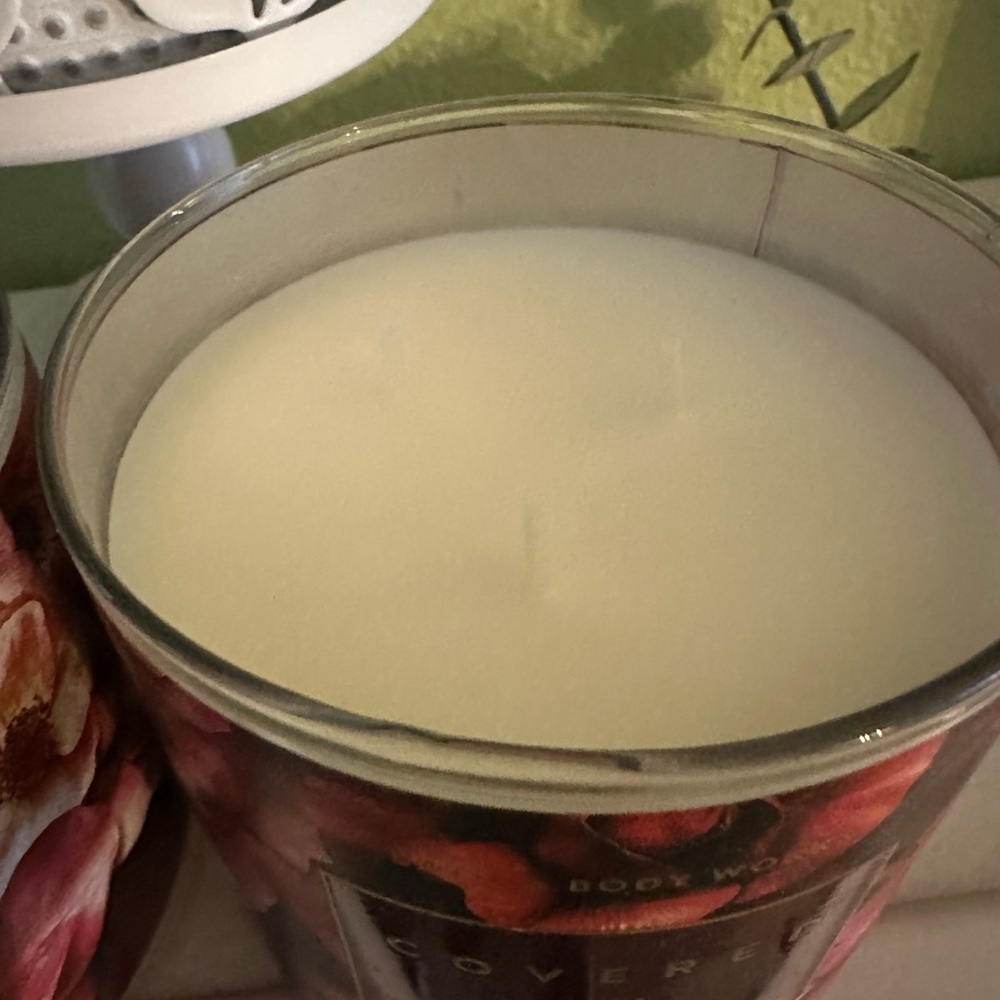 Bath & Body Works Covered in Roses Candles- Red and Pink - Picture 4 of 5
